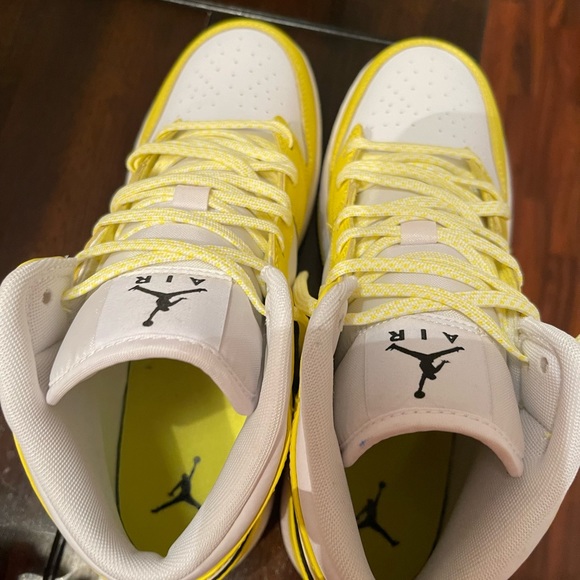 Jordan 1 mid “Dynamic yellow floral” - Picture 2 of 5